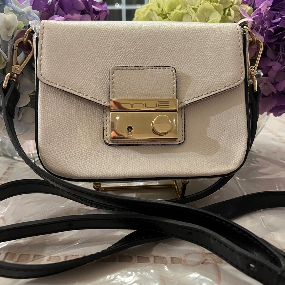 Innue Ivory Italian Leather Crossbody
6.5” x 5” x 2”